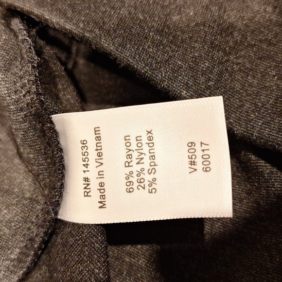 Q women's Coldwater Creek casual solid gray stretch capris 3X. EUC - Picture 4 of 4